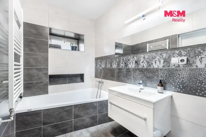 Prodej rodinného domu, Tanvald, Poštovní, 179 m2