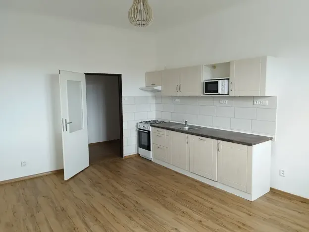 Pronájem bytu 2+1, Praha - Vysočany, Poděbradská, 77 m2