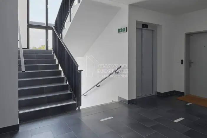 Pronájem bytu 1+kk, Praha - Střížkov, Střížkovská, 46 m2