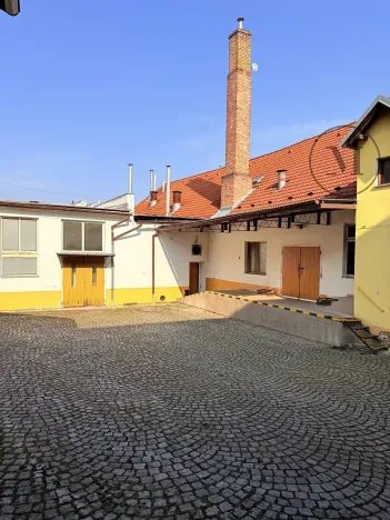 Pronájem výrobních prostor, Netolice, Mírové Náměstí, 500 m2