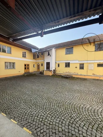 Pronájem komerční nemovitosti, Netolice, Mírové Náměstí, 500 m2