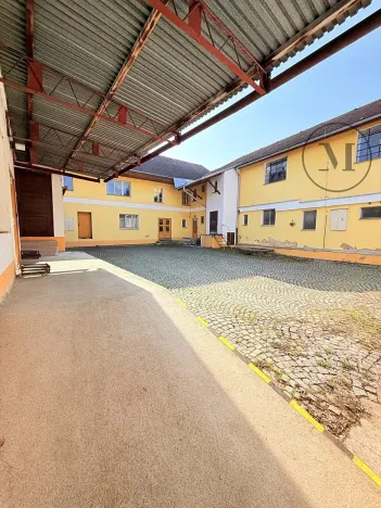 Pronájem komerční nemovitosti, Netolice, Mírové Náměstí, 500 m2