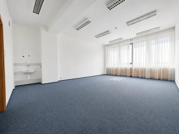 Pronájem obchodního prostoru, Brno, Šujanovo náměstí, 95 m2