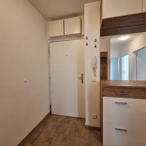Pronájem bytu 2+1, Praha - Smíchov, Podbělohorská, 42 m2