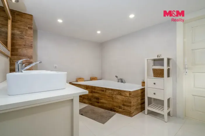 Prodej chalupy, Lužná, Masarykovo nám., 165 m2