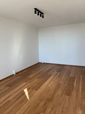 Pronájem bytu 2+kk, Praha - Kobylisy, Taussigova, 60 m2
