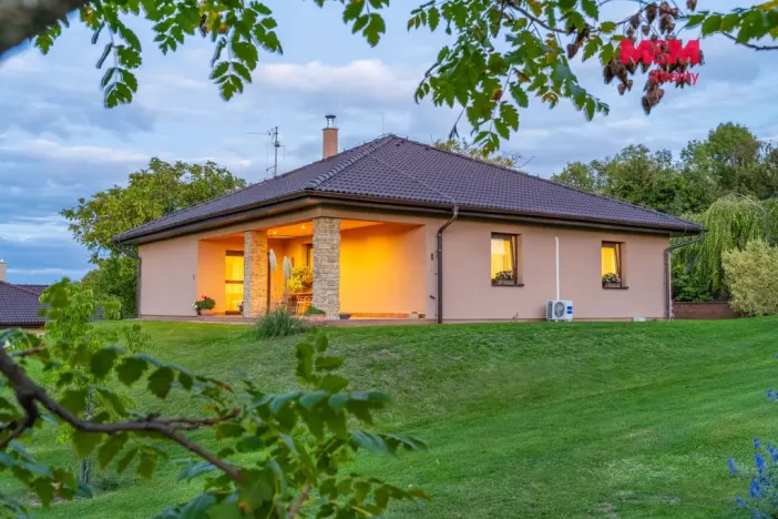 Prodej rodinného domu, Cvrčovice, Školní, 178 m2