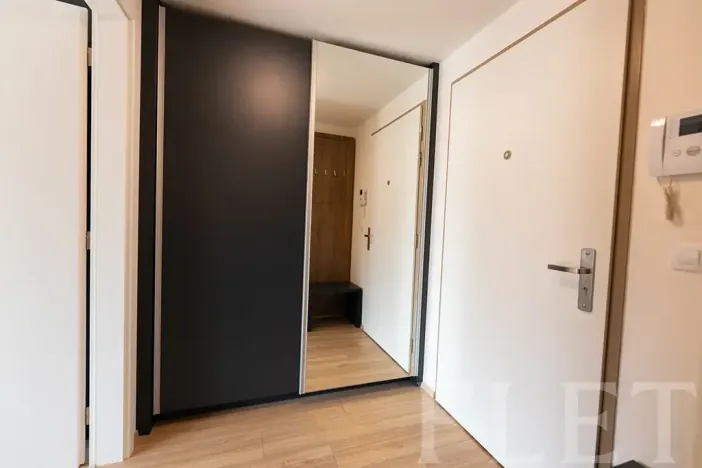Pronájem bytu 1+kk, Praha - Holešovice, V háji, 34 m2