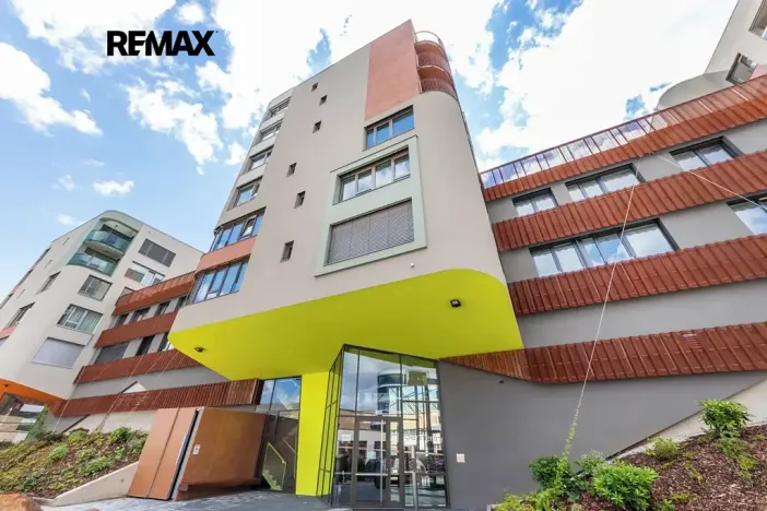 Pronájem bytu 1+kk, Praha - Radlice, U Komína, 37 m2