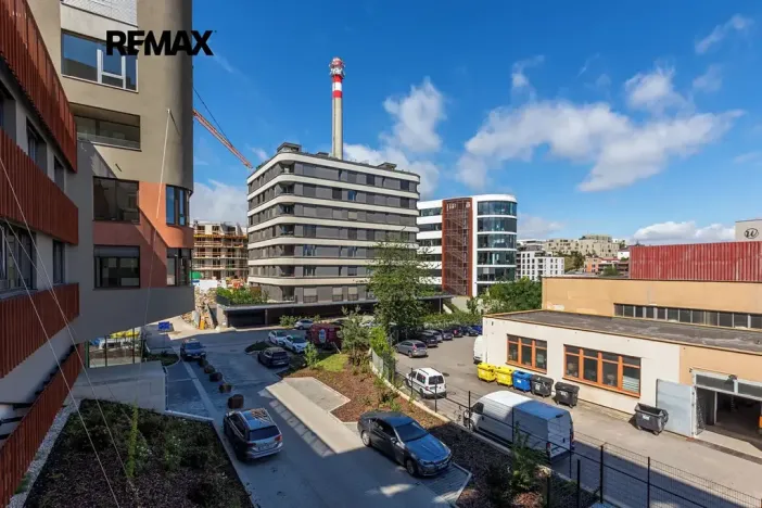 Pronájem bytu 1+kk, Praha - Radlice, U Komína, 37 m2