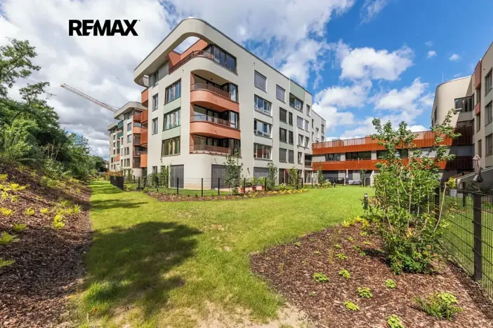 Pronájem bytu 1+kk, Praha - Radlice, U Komína, 37 m2