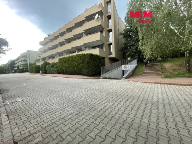 Pronájem garážového stání, Praha - Troja, K Haltýři, 13 m2