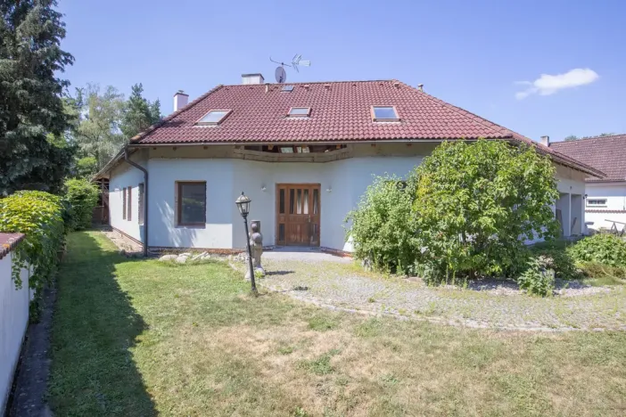 Prodej rodinného domu, Sezemice - Veská, 400 m2