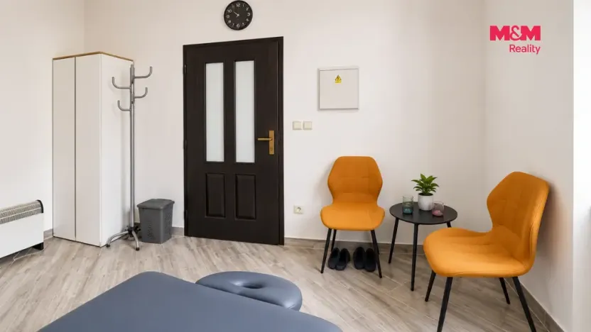 Pronájem obchodního prostoru, Hradec Králové, Komenského, 20 m2