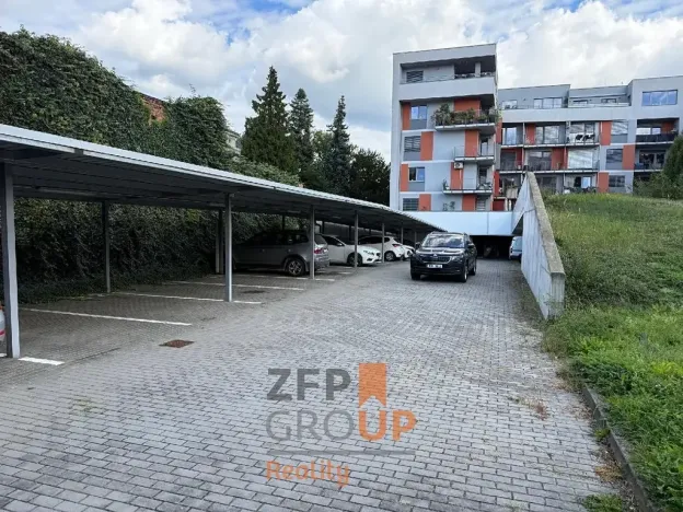 Pronájem garážového stání, Brno, Palackého třída, 13 m2