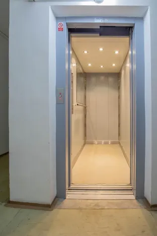 Pronájem bytu 3+1, Praha - Žižkov, Ostromečská, 83 m2