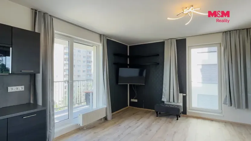 Pronájem bytu 1+kk, Praha, Počernická, 42 m2