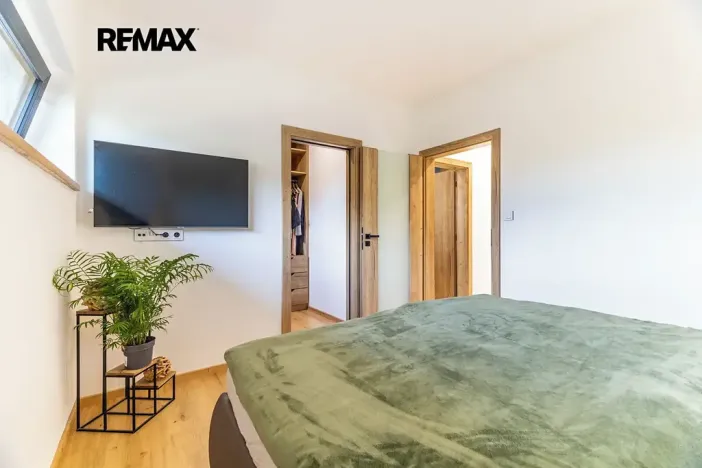 Prodej rodinného domu, Černuc, 180 m2