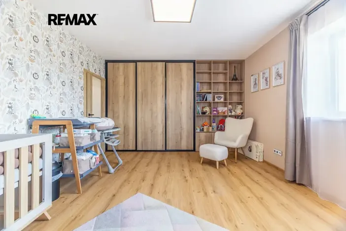 Prodej rodinného domu, Černuc, 180 m2