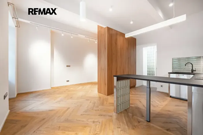 Pronájem bytu 1+kk, Praha - Vršovice, Holandská, 45 m2