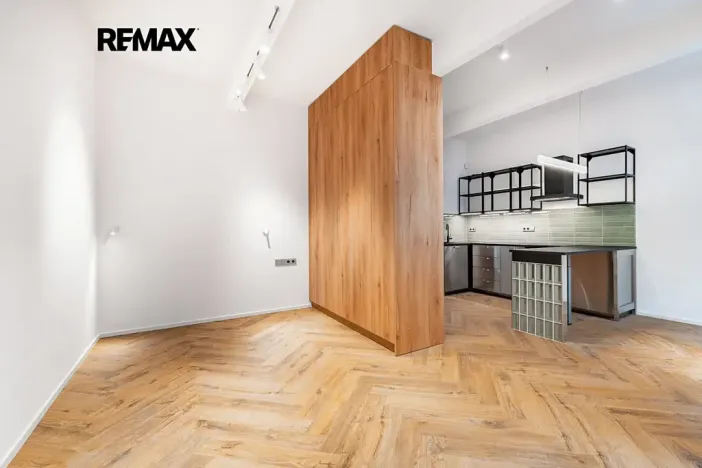 Pronájem bytu 1+kk, Praha - Vršovice, Holandská, 45 m2