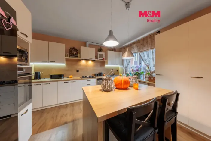 Prodej rodinného domu, Nová Role, Chodovská, 160 m2
