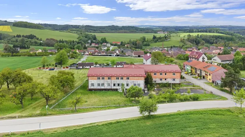 Prodej činžovního domu, Staré Hobzí, 1650 m2