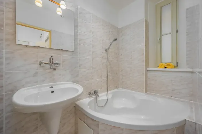 Pronájem bytu 2+kk, Praha - Bubeneč, Rooseveltova, 58 m2