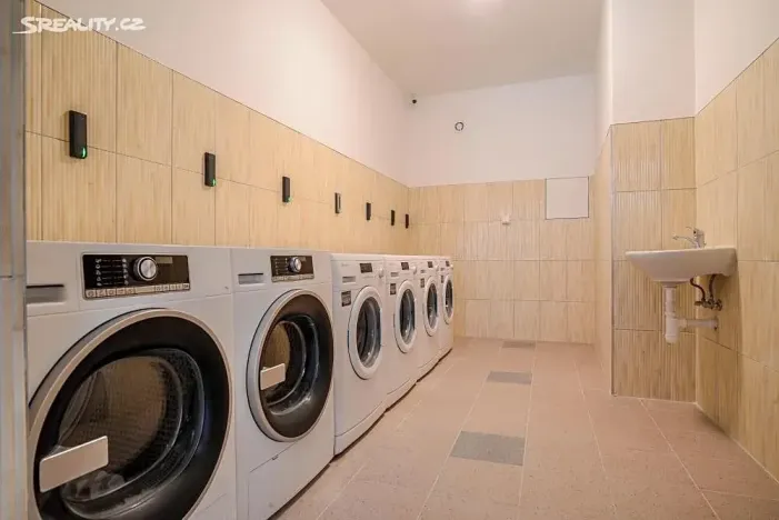 Pronájem bytu 1+kk, Praha - Hlubočepy, Na Zlíchově, 17 m2