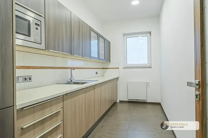 Pronájem kanceláře, Praha - Dolní Chabry, Dopraváků, 128 m2