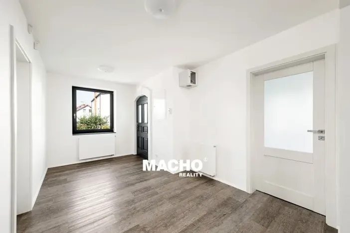 Pronájem rodinného domu, Kosoř, Školská, 380 m2