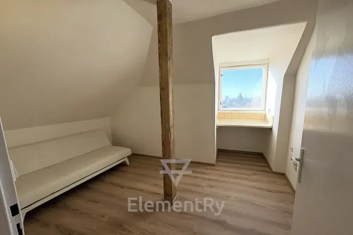 Pronájem atypického bytu, Hradec Králové, Malé náměstí, 20 m2