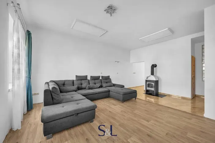 Prodej rodinného domu, Doksy, náměstí Republiky, 470 m2