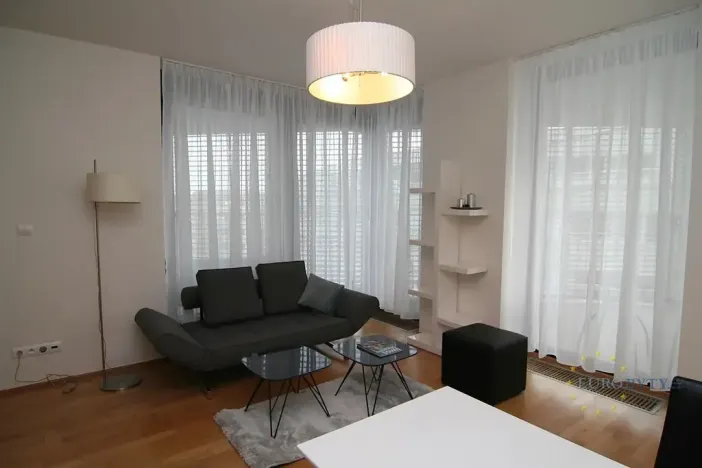 Pronájem bytu 2+kk, Praha - Žižkov, Pitterova, 70 m2