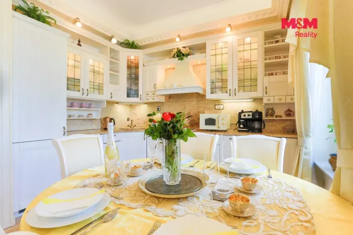 Prodej bytu 3+kk, Karlovy Vary, Zeyerova, 78 m2