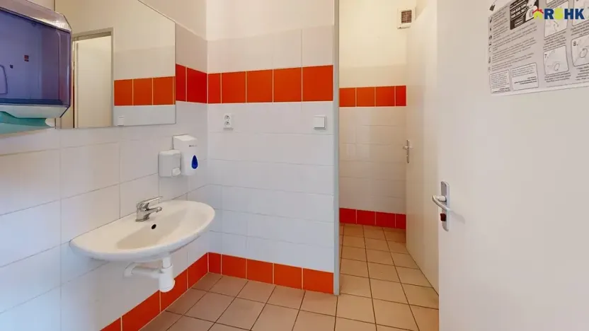 Pronájem kanceláře, Hradec Králové, Akademika Bedrny, 602 m2