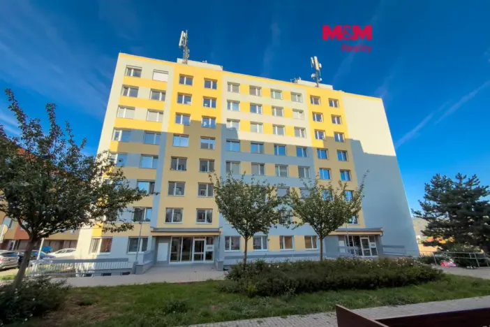 Prodej bytu 2+kk, Králův Dvůr, Nad Stadionem, 43 m2