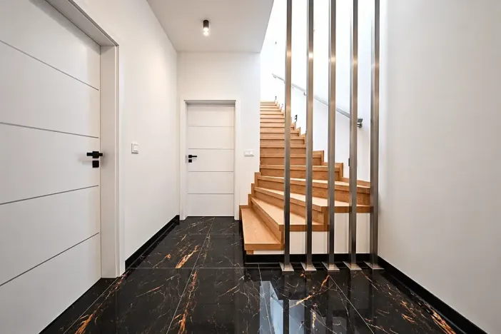 Prodej vícegeneračního domu, Šestajovice, Komenského, 275 m2