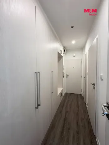 Pronájem bytu 2+kk, Pardubice - Zelené Předměstí, Benešovo náměstí, 49 m2