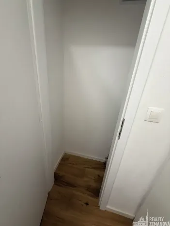 Pronájem bytu 2+kk, Praha - Vršovice, Petrohradská, 49 m2