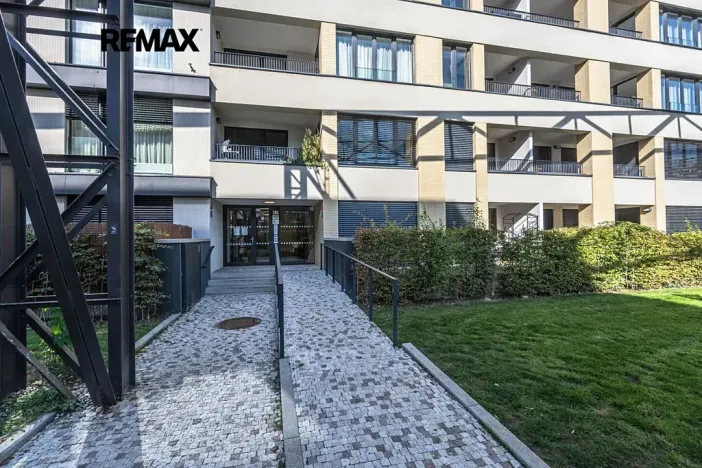 Pronájem bytu 2+kk, Praha - Holešovice, Jankovcova, 60 m2