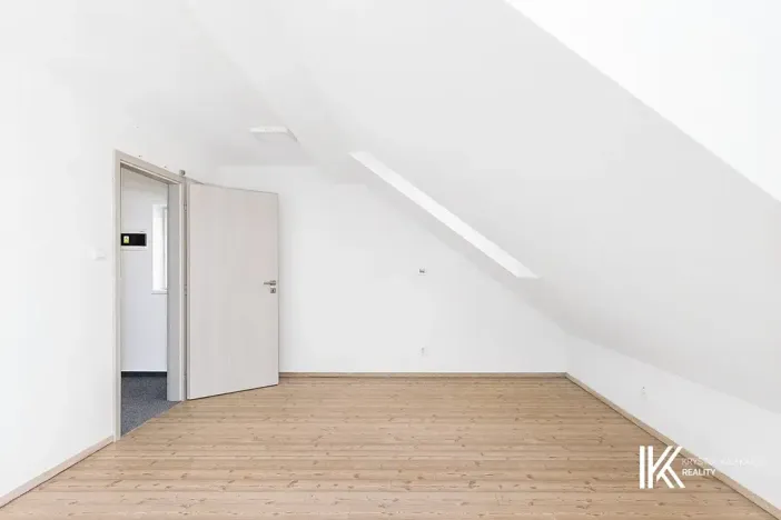 Pronájem obchodního prostoru, Pardubice, Chrudimská, 131 m2