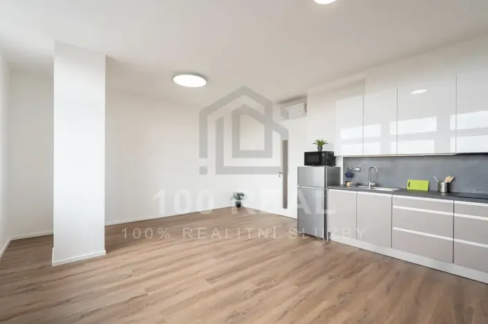 Pronájem bytu 1+kk, Pardubice, třída Míru, 37 m2