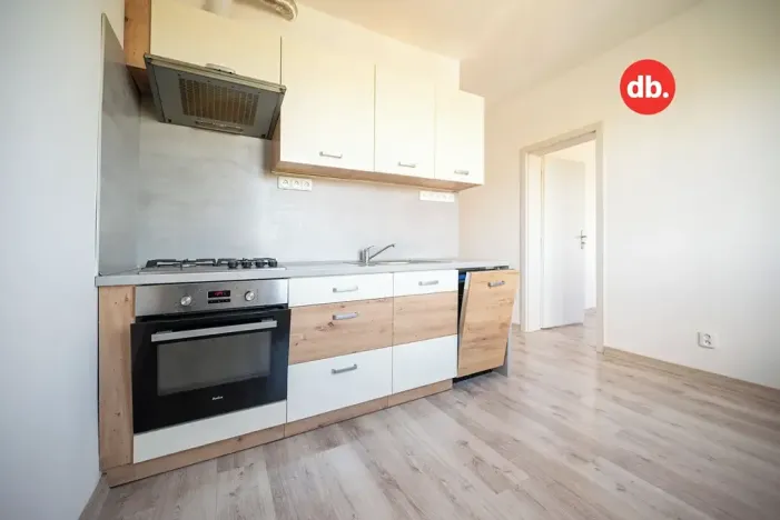 Pronájem bytu 2+1, Karlovy Vary, Krymská, 52 m2