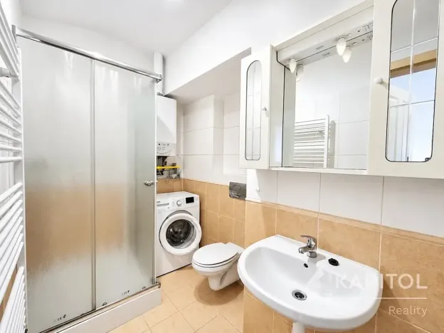 Pronájem bytu 1+kk, Praha - Michle, Nuselská, 31 m2