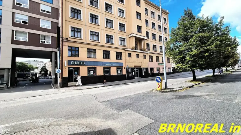 Pronájem garážového stání, Brno, Příkop, 12 m2