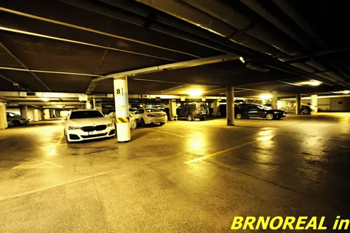 Pronájem garážového stání, Brno, Příkop, 12 m2