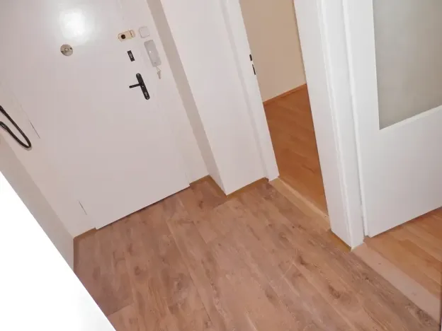 Pronájem bytu 2+kk, Praha, Lomnického, 44 m2