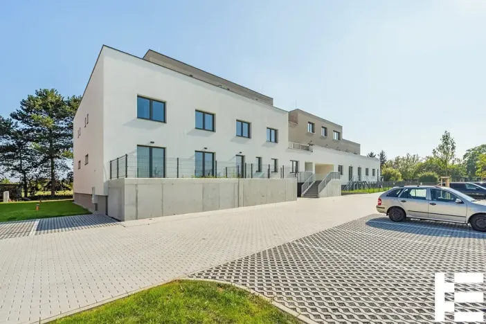 Prodej garážového stání, Praha - Satalice, 14 m2