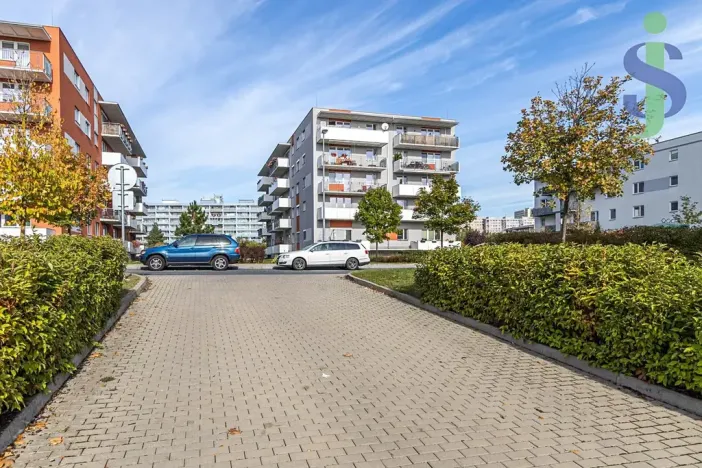 Prodej garážového stání, Praha - Háje, Loosova, 19 m2